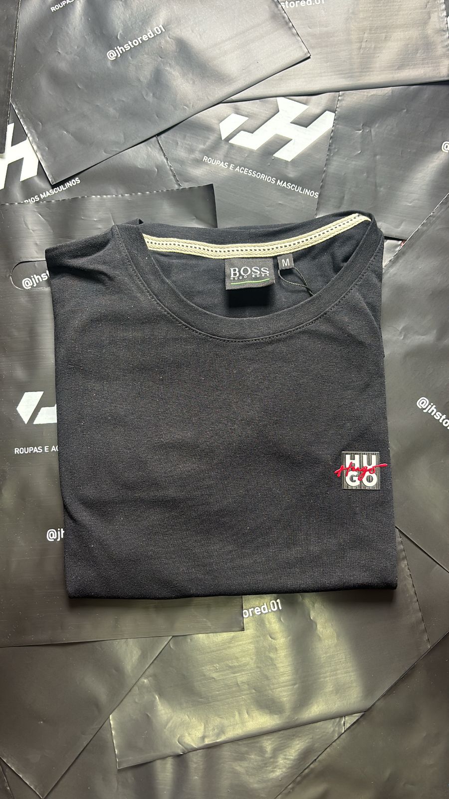Camiseta Hugo Boss preta (estampa minimalista) P